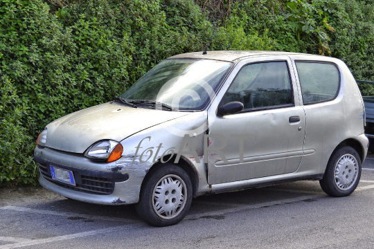 Autos auf Ischia