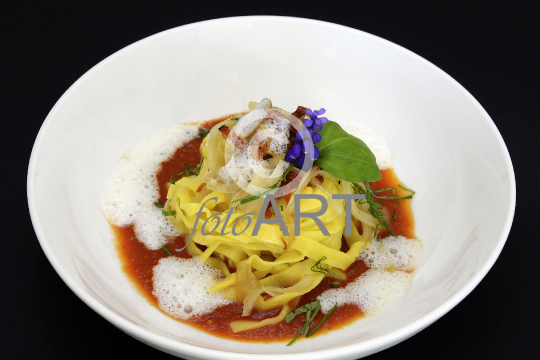 Bandnudeln Amatriciana