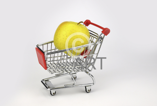 Einkauswagen mit Apfel