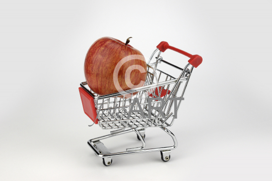 Einkauswagen mit Apfel