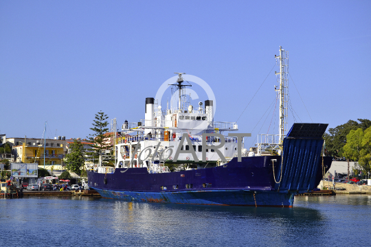 Fähre im Hafen von Ischia