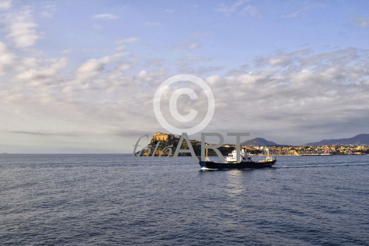 Fährschiff vor Procida - Traghetto