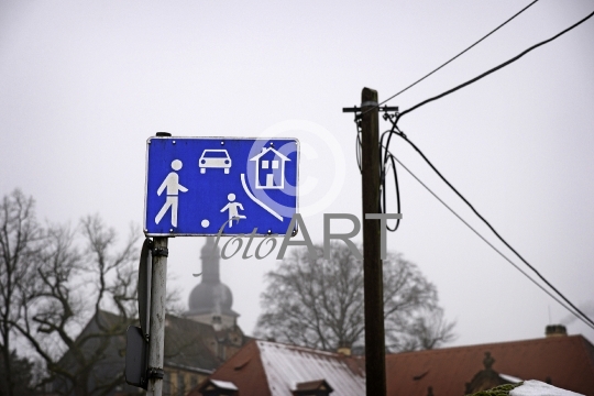 Hinweisschild spielende Kinder