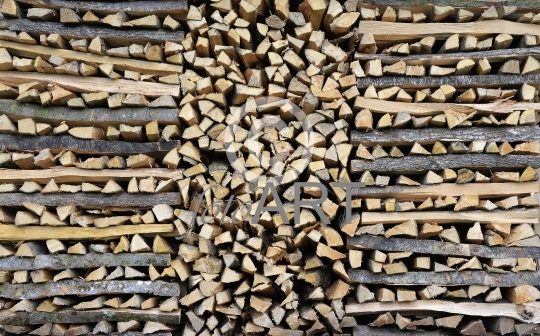 Holz aufgeschichtet