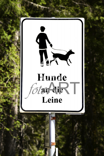 Hunde an die Leine!