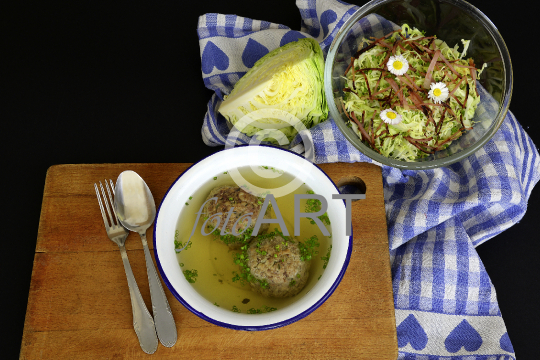 Leberknödelsuppe