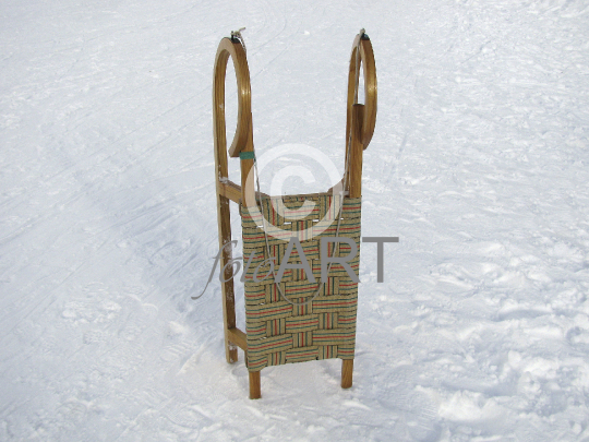 Rodel im Schnee
