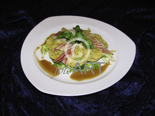 Speck-Knödel-Salat