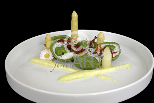 Tortelloni mit Spargelfülle